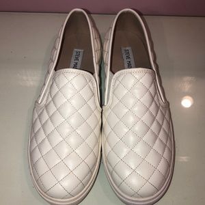BRAND NEW STEVE MADDEN WHITE SNEAKERS (NEVER WORN)